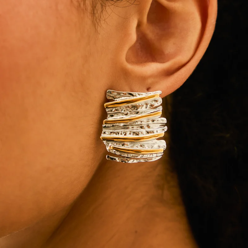 نويا أقراط سالورا - معدن مختلط بتصميم بارز