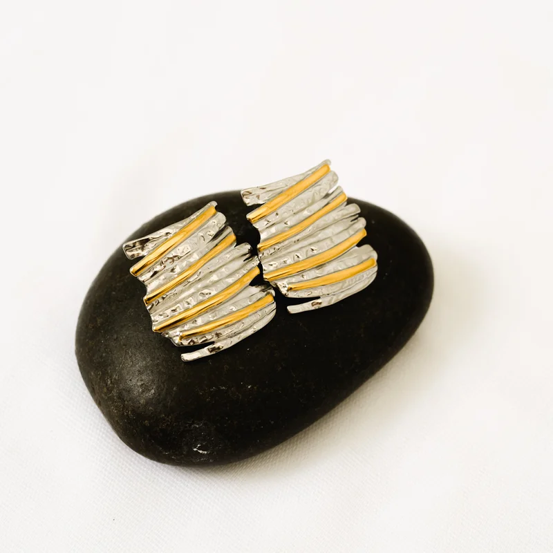 نويا أقراط سالورا - معدن مختلط بتصميم بارز