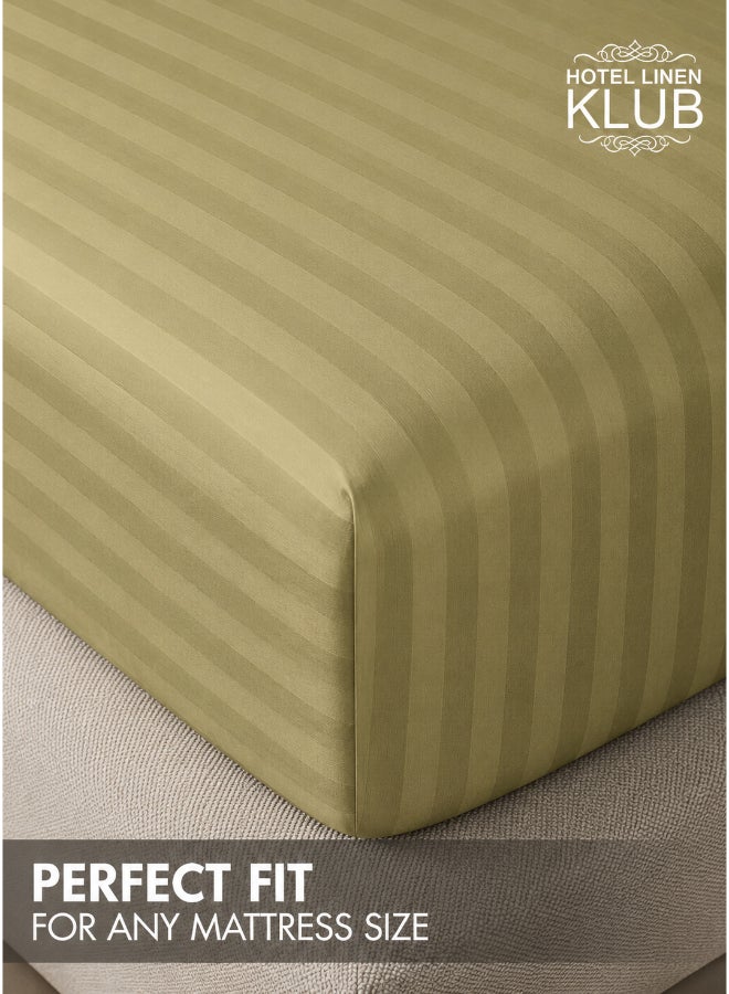 هوتيل لينين كلوب ملاءة جاهزة مقاس كوين من الألياف الدقيقة باللون الزيتوني مقاس 150 × 200 سم - Image 4