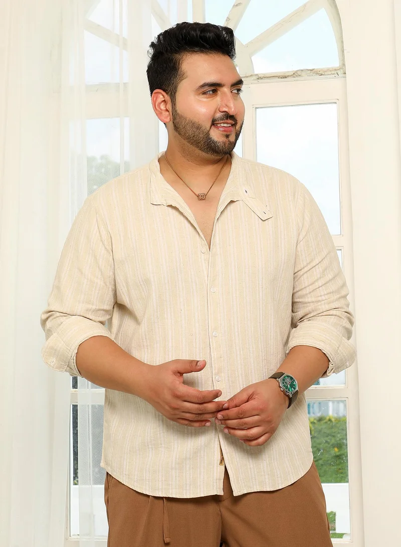 انستافاب بلس قميص رجالي Instafab Plus مقاس كبير بياقة ممتدة مخططة بيج وأوف وايت للاستخدام اليومي