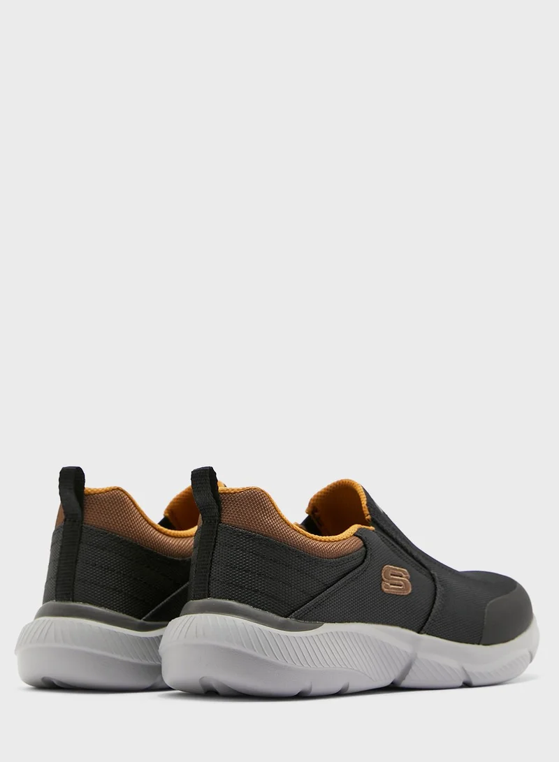 SKECHERS Ingram