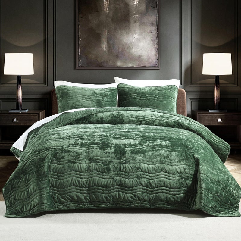 AJOCCI Luxury Velvet Queen Comforter Set, Green Queen Size Comforter Sets, Emerald Green Queen Quilt Bedding Set, Luxurious Plush Bedspreaqd Sets,Soft Lightweight Bedding for All Season - Image 1
