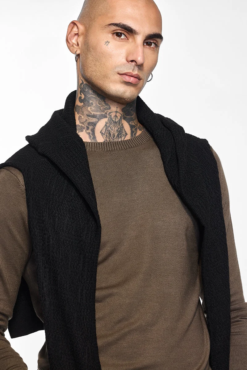 SNITCH كنزة سادة بنية داكنة من كور لاب