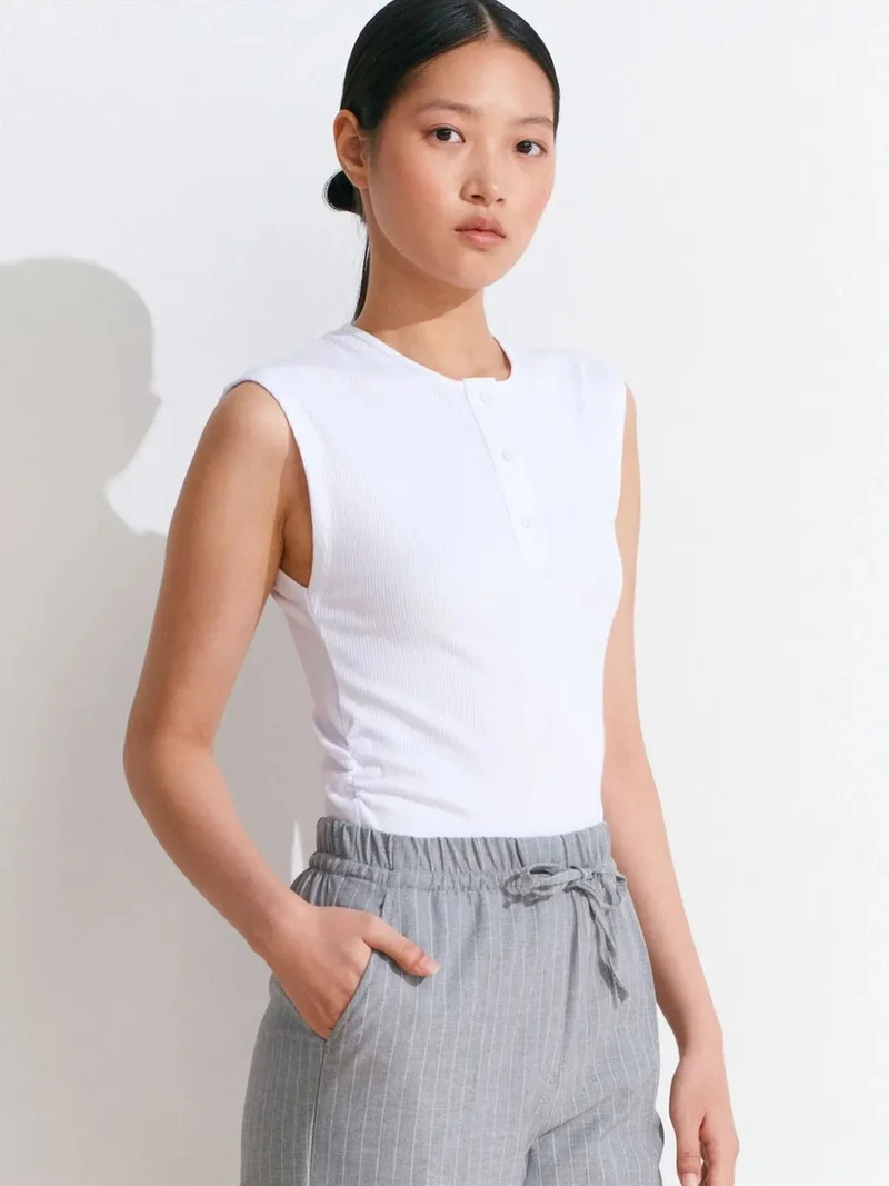 ديلفين Dilvin Sleeveless Ribbed Button-Front Blouse