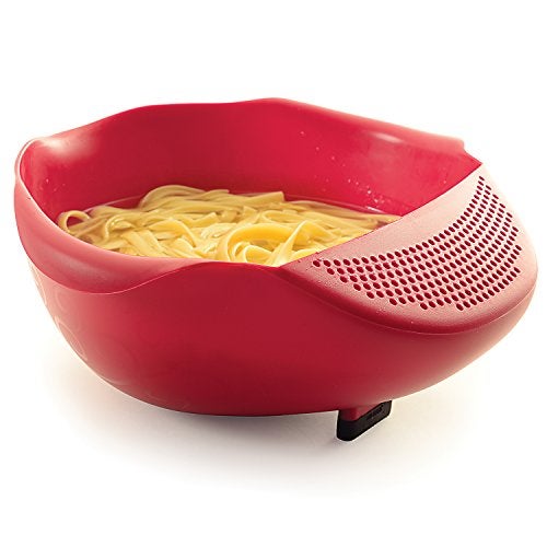 Norpro NOR2176 Plastic Serving Bowl with Strainer Red - Image 3