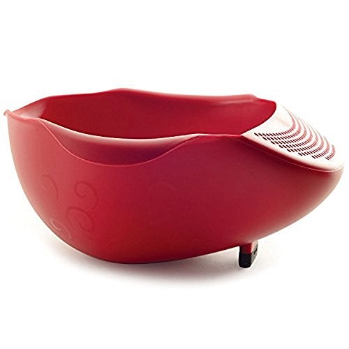 Norpro NOR2176 Plastic Serving Bowl with Strainer Red - Image 1