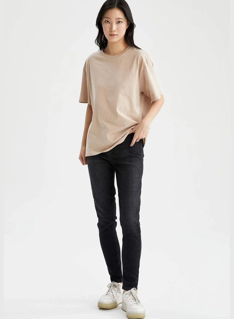 ديفاكتو Short Sleeved Regular Fit C-Neck T-Shirt