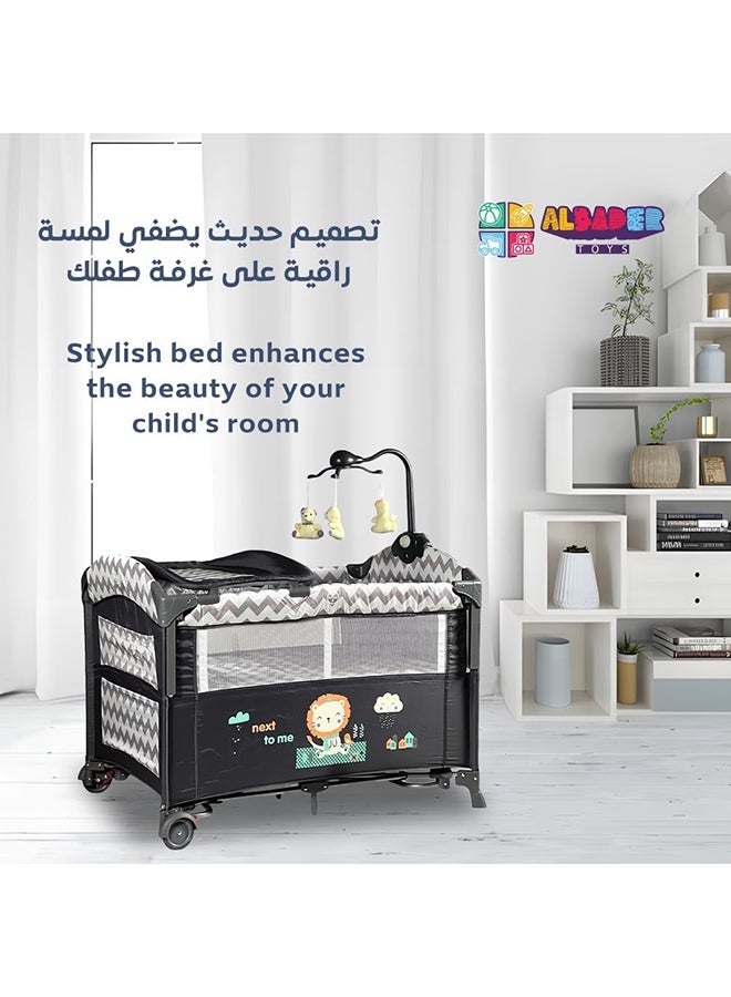 البدر سرير اطفال محمول مع مرتبة طاولة لتغيير الحفاضات والالعاب والديكور، لعب للاطفال، قفص لعب للاطفال، ساحة لعب للنوم من حديثي الولادة الى الاطفال الصغار (ازرق) - Image 3