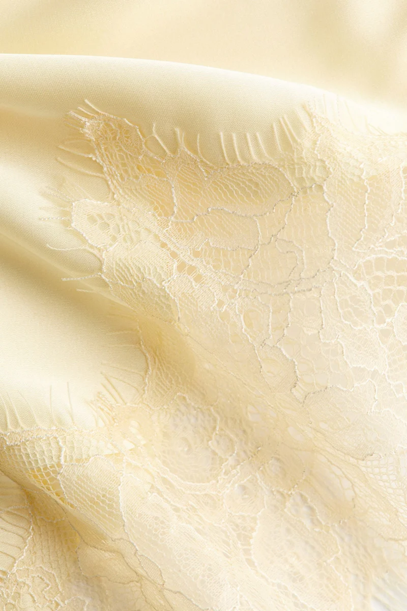H&M  Lace-trimmed triangle scarf for Women | Best Price UAE