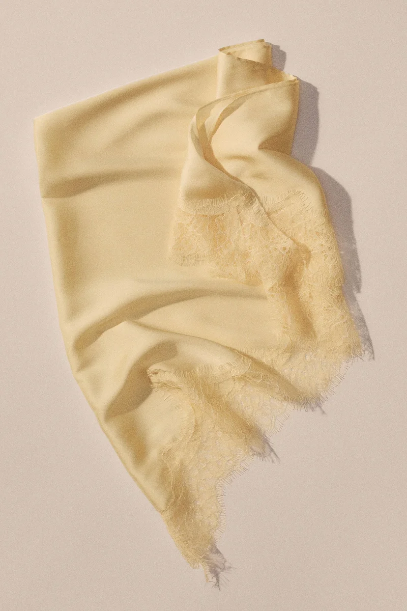 H&M Lace-trimmed triangle scarf