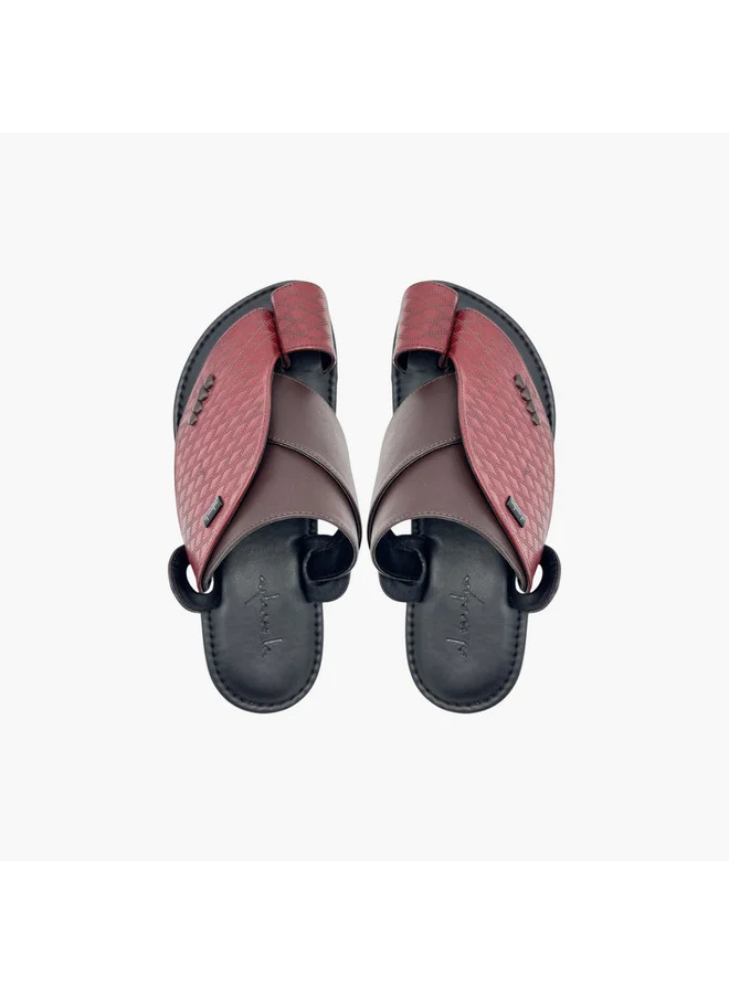 الواحة Men's Textured Slip-On Arabic Sandals with Toe Loop Detail