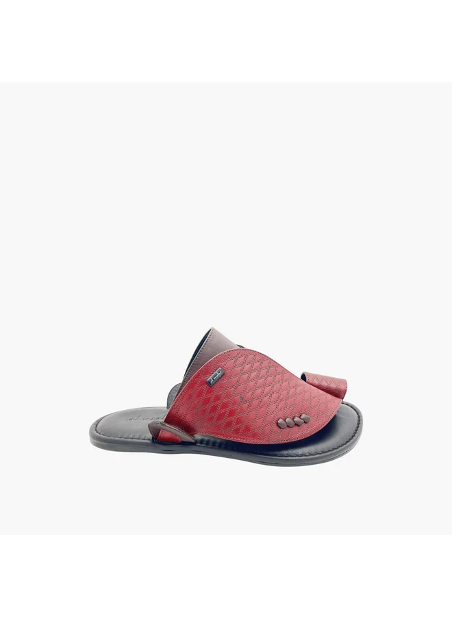 الواحة Men's Textured Slip-On Arabic Sandals with Toe Loop Detail