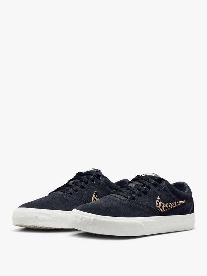 Nike Charge Suede SE Shoes - Image 3