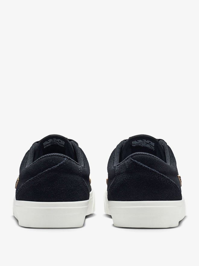 Nike Charge Suede SE Shoes - Image 5