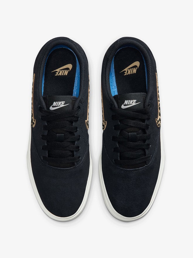 Nike Charge Suede SE Shoes - Image 4