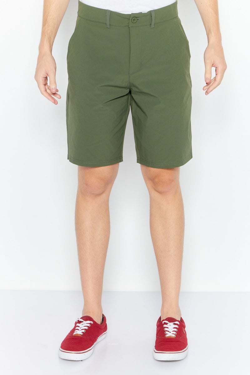 Lyle & Scott Men Sportswear Fit Brand Logo Golf Shorts, Cactus Green - Image 1