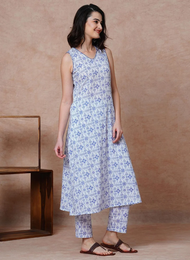 globus Globus Women Printed Regular Thread Work Kurta With Trousers