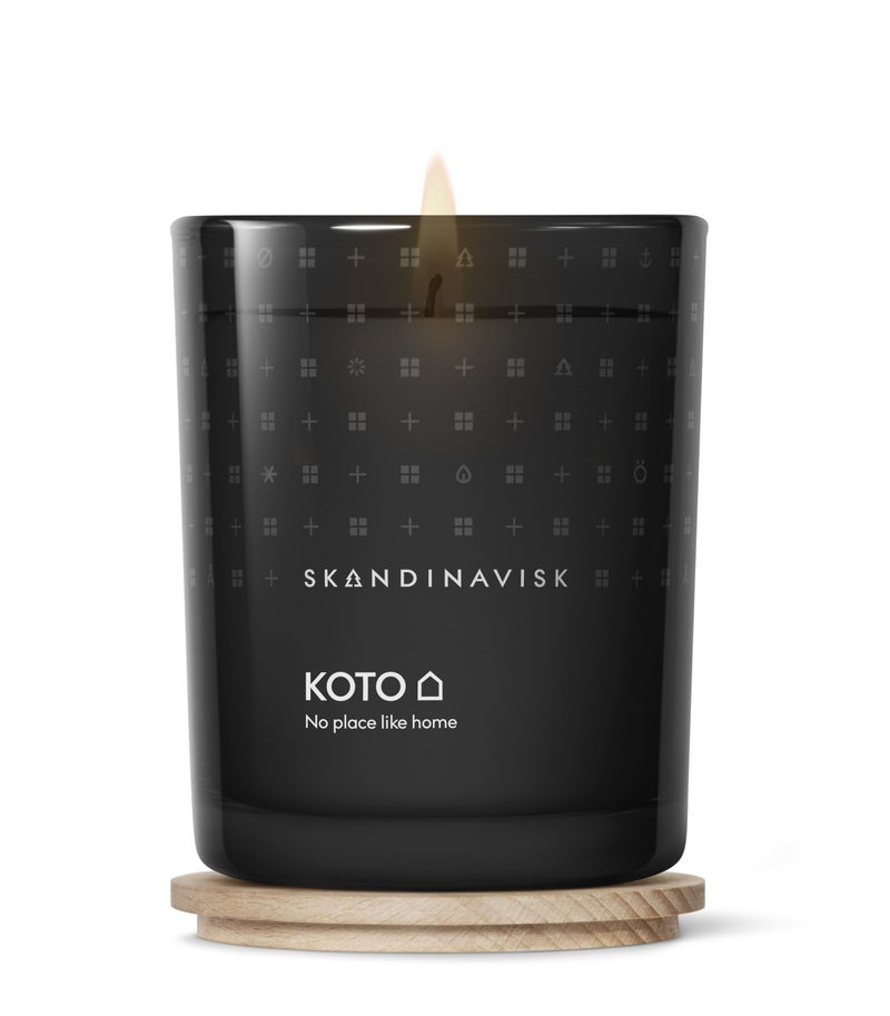Skandinavisk KOTO 'Home' Scented Candle. Fragrance Notes: Vanilla Beans and Dried Orange Peel, Amber and Leather. 7.0 oz. - Image 5