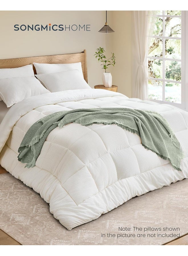 SONGMICS HOME لحاف بديل مريح، إدخال دوف، 102 × 90 بوصة، لحاف لجميع الفصول، مزدوج الجوانب، قماش فيسكوز قابل للتنفس وميكروفايبر ناعم، تعبئة 300 جرام لكل متر مربع، مناسب للنائمين الساخنين، قابل للغسل في الغسالة، أبيض - Image 2