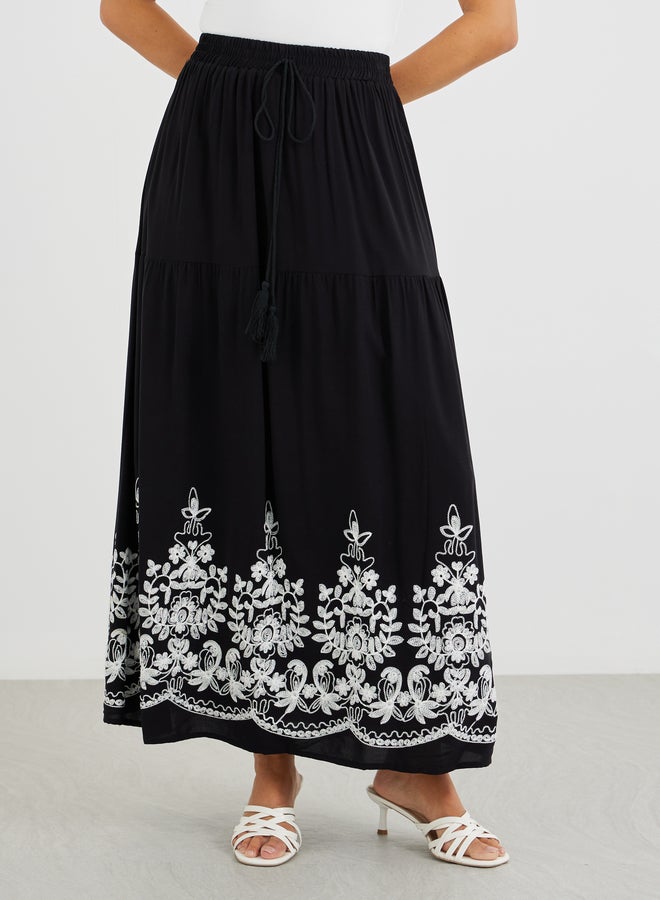 Styli Styli Embroidered Hem A-Line Maxi Skirt  - Image 3