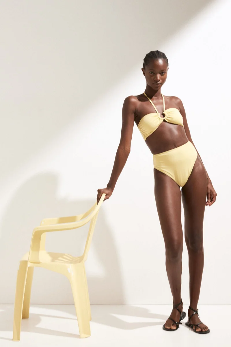 اتش اند ام سروال بيكيني بقصّة شيكي وخصر عالي