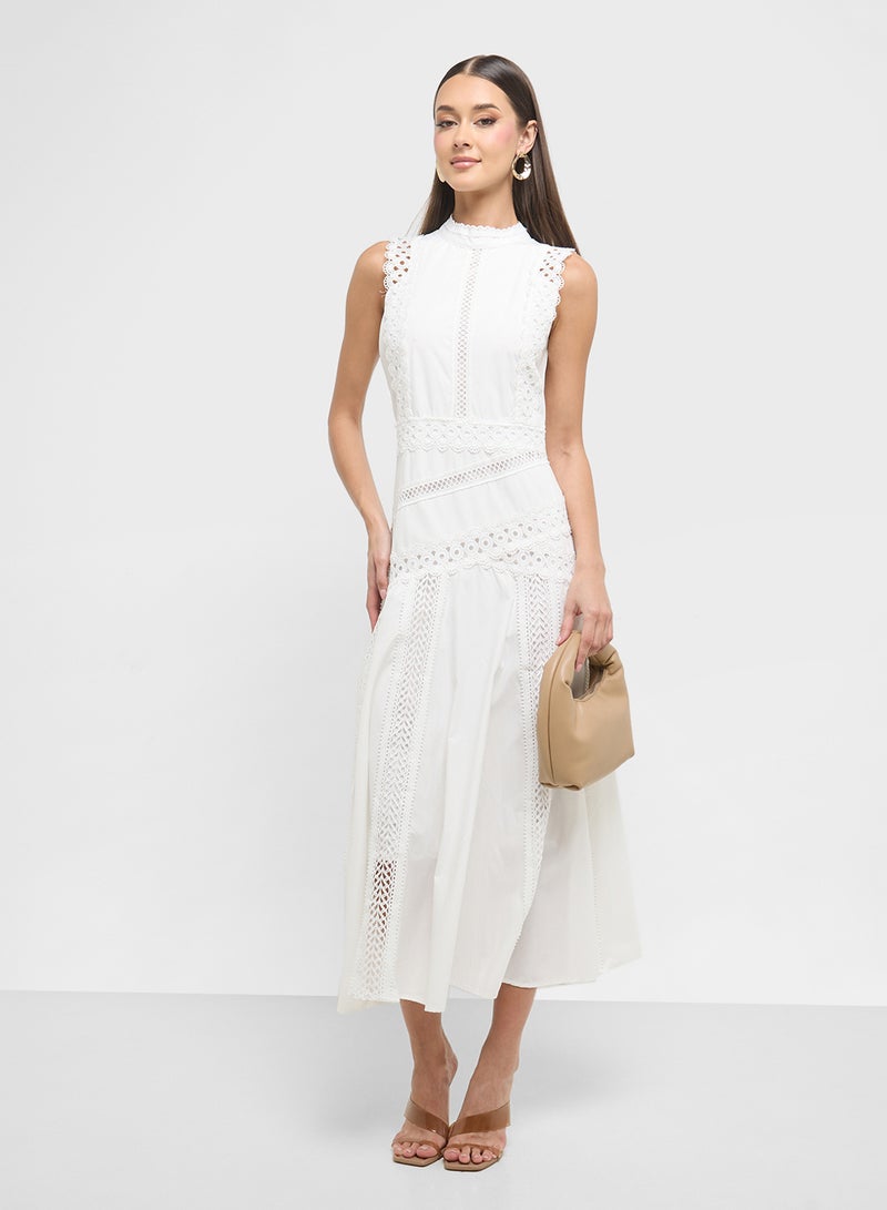 ايلا فستان دانتيل بياقة عالية - Image 4