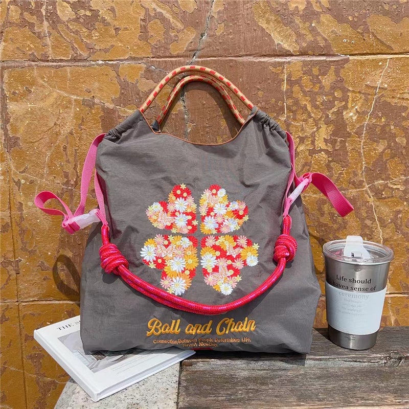 Popular Japanese Ball Chain Clover Embroidered Shopping Bag Niche Commuter Large Capacity Shoulder Bag Fashion - Image 4