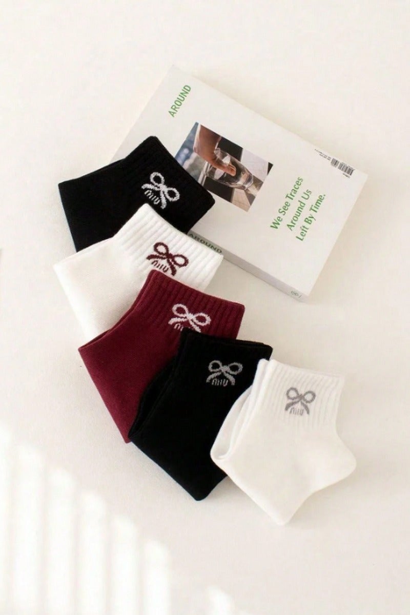 جوارب نسائية قصيرة – طقم 5 أزواج | قماش قطني ناعم | تصميم فيونكة  | نمط كوري كاجوال للارتداء اليومي - Image 2