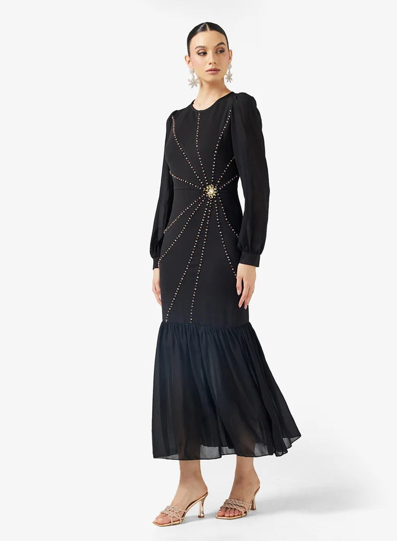 خزانة فستان مطرز