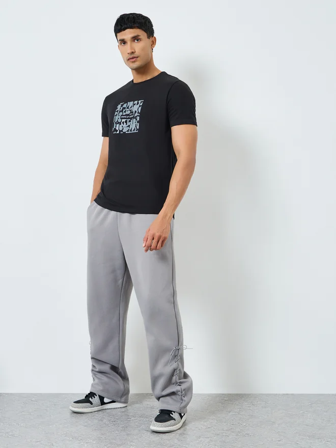 Styli Styli Men Black Graphic Print Regular Fit T-Shirt