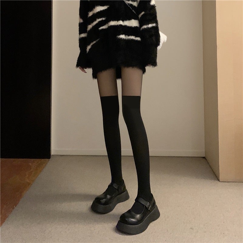 White and Black Patchwork Over-Knee Socks False tall tube/black on top and black on bottom