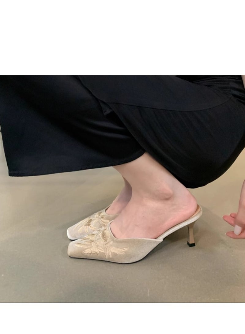 أحذية نسائية نصف مسحوبة جديدة بتطريز صيني كعب عالي مزينة بالزهور بتصميم رجعي نصف مسحوبة موضة كعب مدبب رفيع مسحوبات رائعة - Image 5