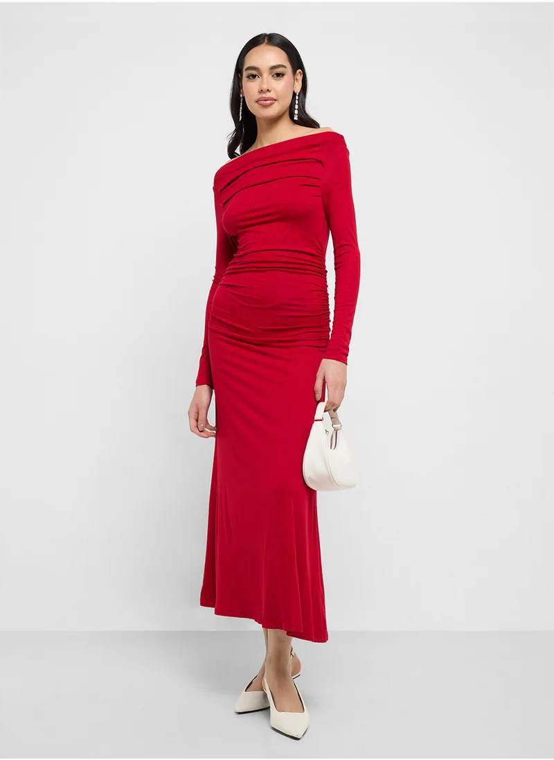 جينجر Off-Shoulder Red Dress