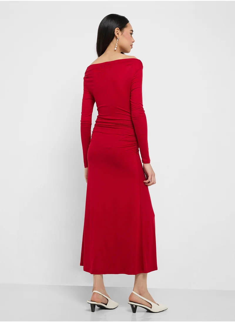 جينجر Off-Shoulder Red Dress