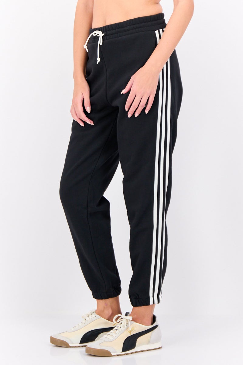 adidas Originals سروال رياضي نسائي مناسب بشعار العلامة التجارية، خارجي، أسود - Image 3