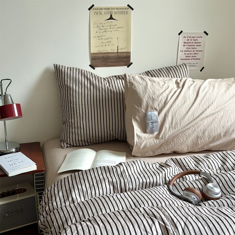 4pcs Striped Minimalist Style Bedding, Includes 1 Duvet Cover, 2 Pillowcases, and 1 Flat Sheet, No Filler. High-Count, High-Density, Wear-Resistant, Durable, and Pilling-Resistant. Suitable for Home Bedrooms, Hotel/Guesthouses, Rental Rooms, and Dorm - Image 4