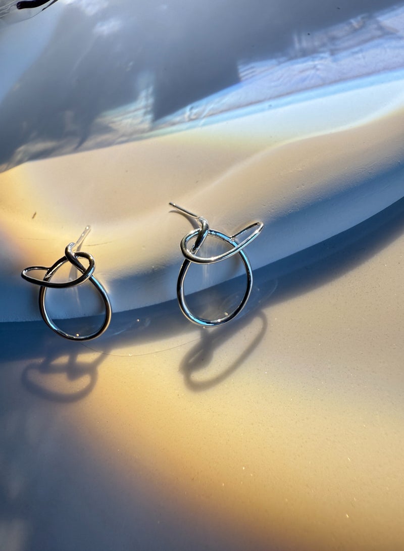 أقراط مستوحاة من عقدة على الطريقة الكورية: تصميم بسيط وأنيق، إبرة من الفضة عيار 925 - Image 2