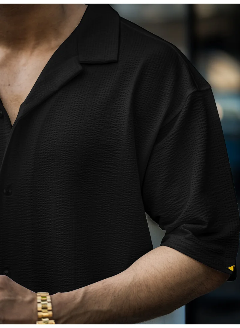 مانياك قميص رجالي مانياك بنقشة مموجة وياقة قميص من قماش السيرساكر الأسود
