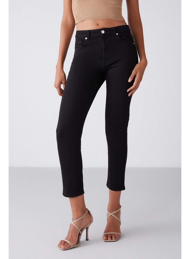 GRIMELANGE Gına Women's Skinny Fit Narrow Leg Normal Waist Organic Cotton Comfort Knit 5-Pocket Black Jeans. - Image 3