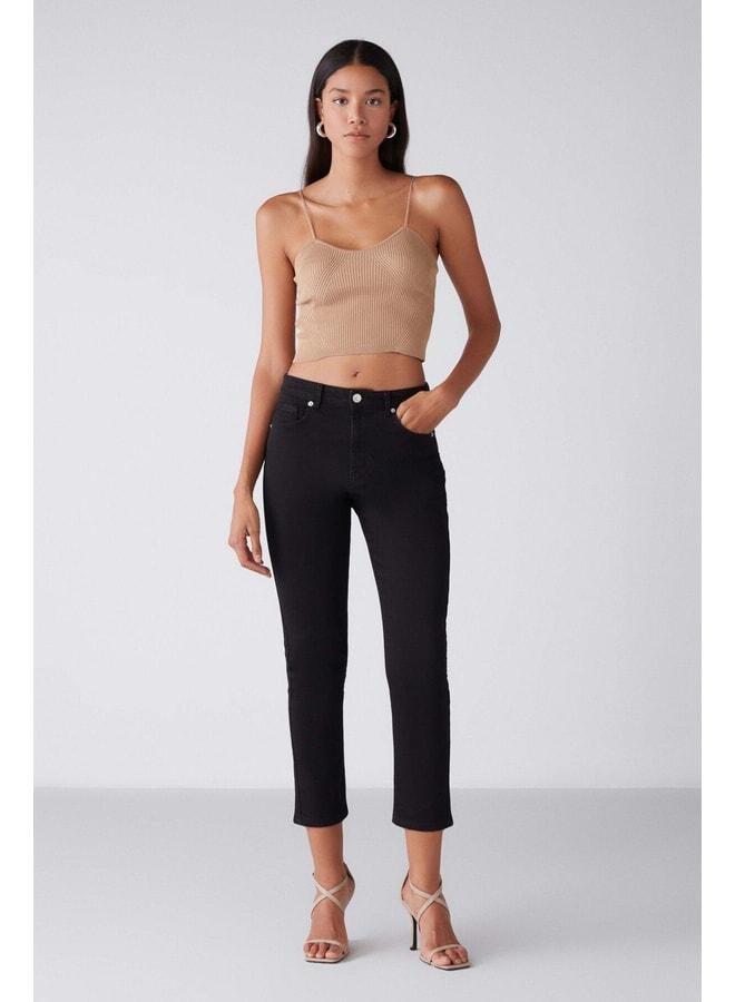 GRIMELANGE Gına Women's Skinny Fit Narrow Leg Normal Waist Organic Cotton Comfort Knit 5-Pocket Black Jeans. - Image 1