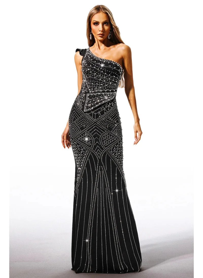 بيلا بارنيت فستان ماكسي ماسي بياقة مائلة من فيرينا