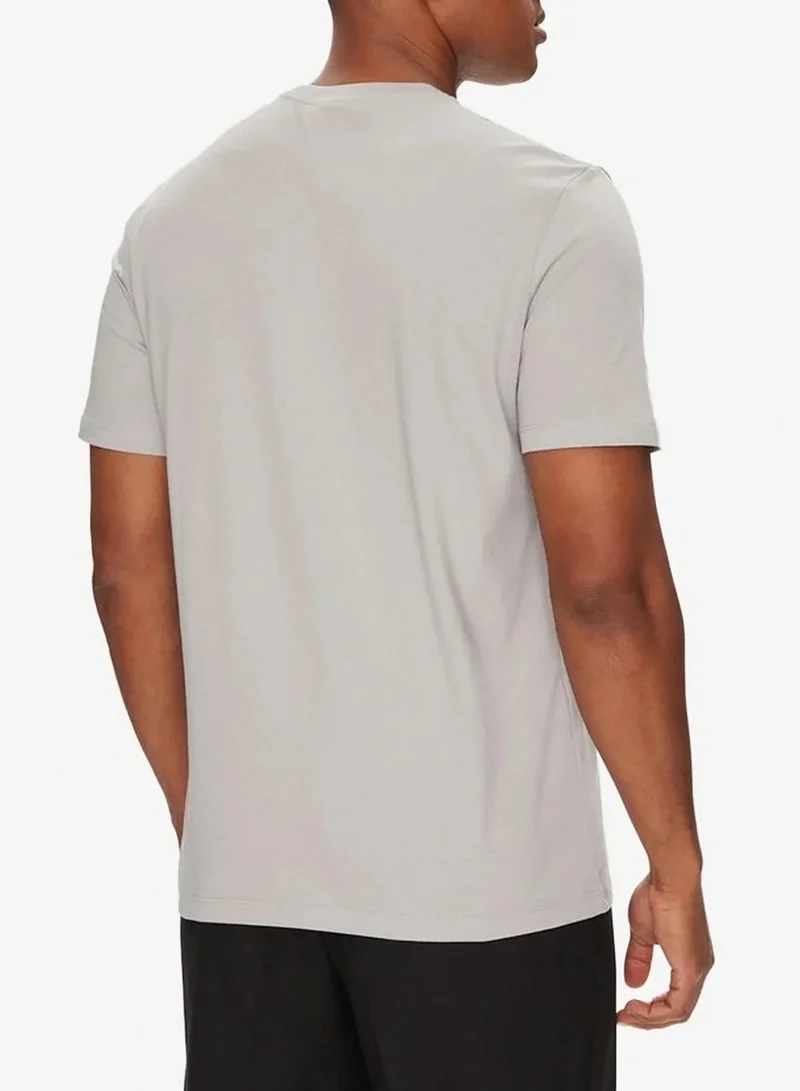 كالفن كلاين جينز تيشيرت بأكمام قصيرة وشعار من جيرسي