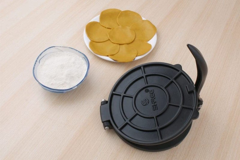 ATCUSA Tortilla Press, Quesadilla/Roti Maker (6.5 inch Diameter) Heavy model Aluminium Puri Maker Press Machine with Handle, Manual Roti Press, Papad/Khakhra/Chapati Maker (Aluminum) - Image 3