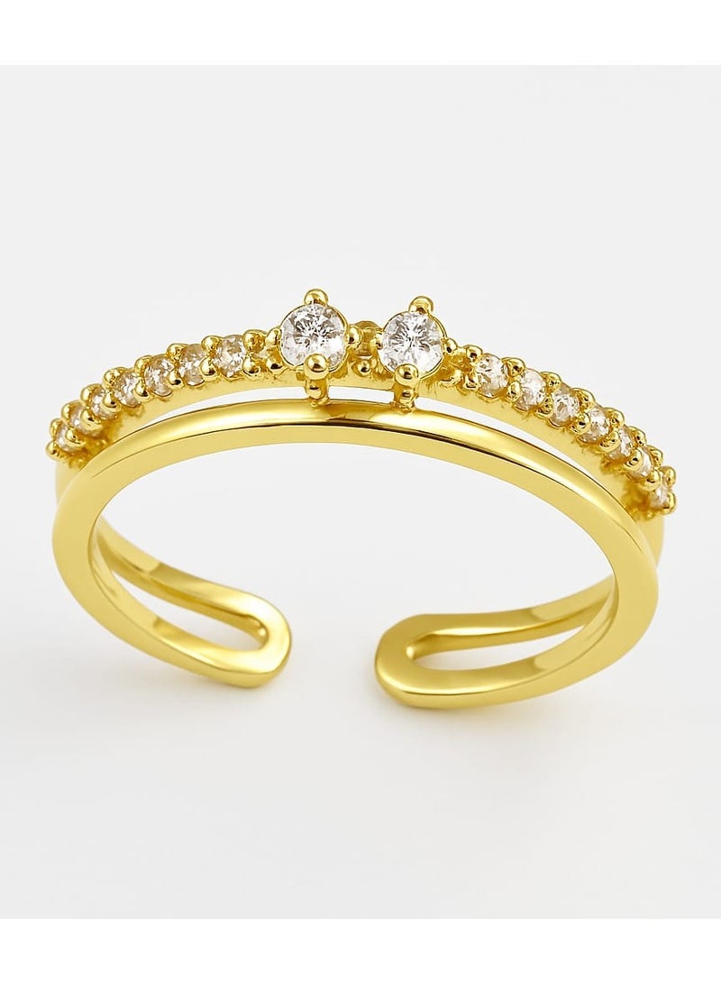 "A luxurious double-design ring - Shine with details that exude luxury. This ring combines two rows of sparkling stones, with a central accent of two larger stones that give the design a distinctive dimension. The delicate setting highlights the brilliance of the stones from every angle, giving you an elegant, eye-catching look, adding a touch of distinction to any jewelry collection." - Image 1