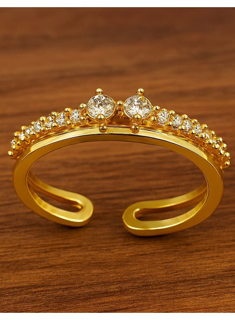 "A luxurious double-design ring - Shine with details that exude luxury. This ring combines two rows of sparkling stones, with a central accent of two larger stones that give the design a distinctive dimension. The delicate setting highlights the brilliance of the stones from every angle, giving you an elegant, eye-catching look, adding a touch of distinction to any jewelry collection." - Image 3