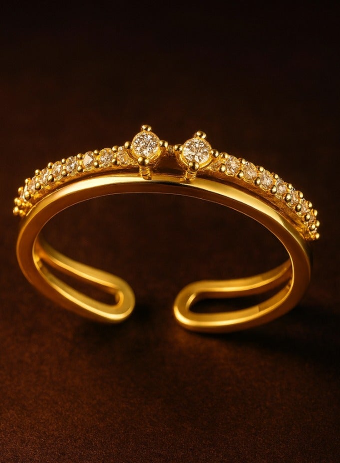 "A luxurious double-design ring - Shine with details that exude luxury. This ring combines two rows of sparkling stones, with a central accent of two larger stones that give the design a distinctive dimension. The delicate setting highlights the brilliance of the stones from every angle, giving you an elegant, eye-catching look, adding a touch of distinction to any jewelry collection." - Image 5