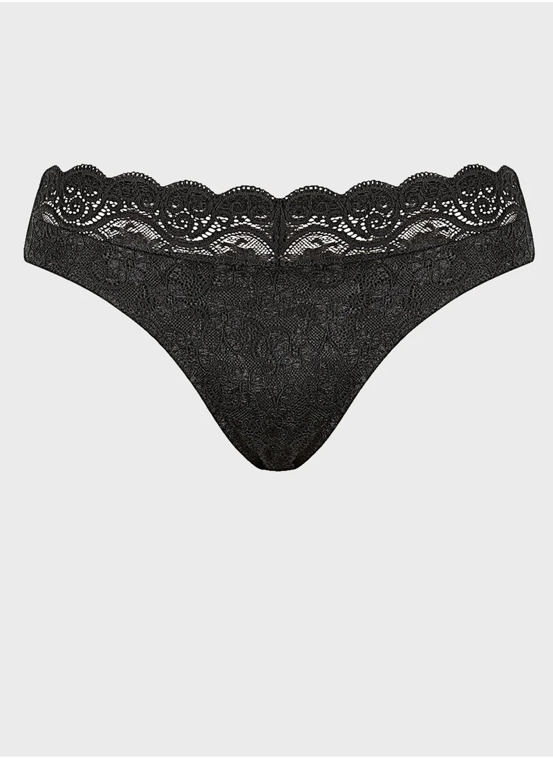 TRIUMPH Lace Scallop Detail Brief