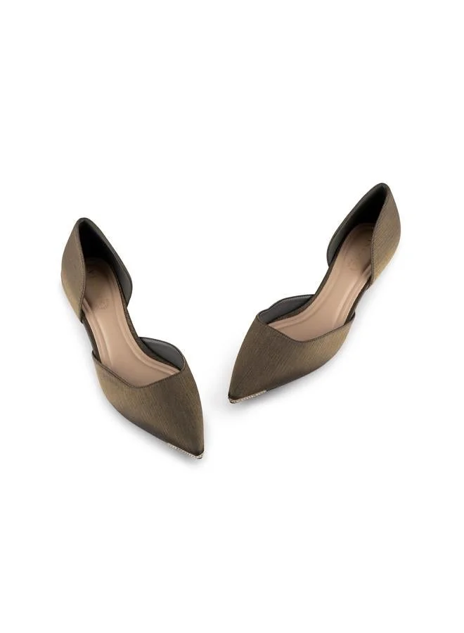 Vincci Women Pointed Toe Mid Heel Pumps