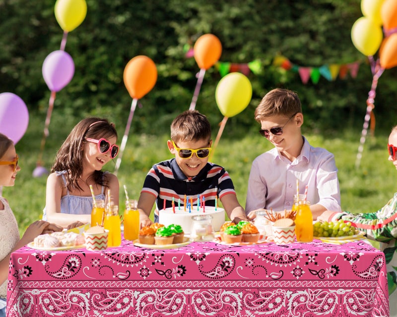 اودين Oudain 6 PCS Bandana Party Tableroths 54 × 108 بوصة من البلاستيك الحزب الغربي المائدة باندانا بيزلي تغطية طاولة القماش روديو لغرب المستلزمات المكسيكية الغربية (الوردي) - Image 5