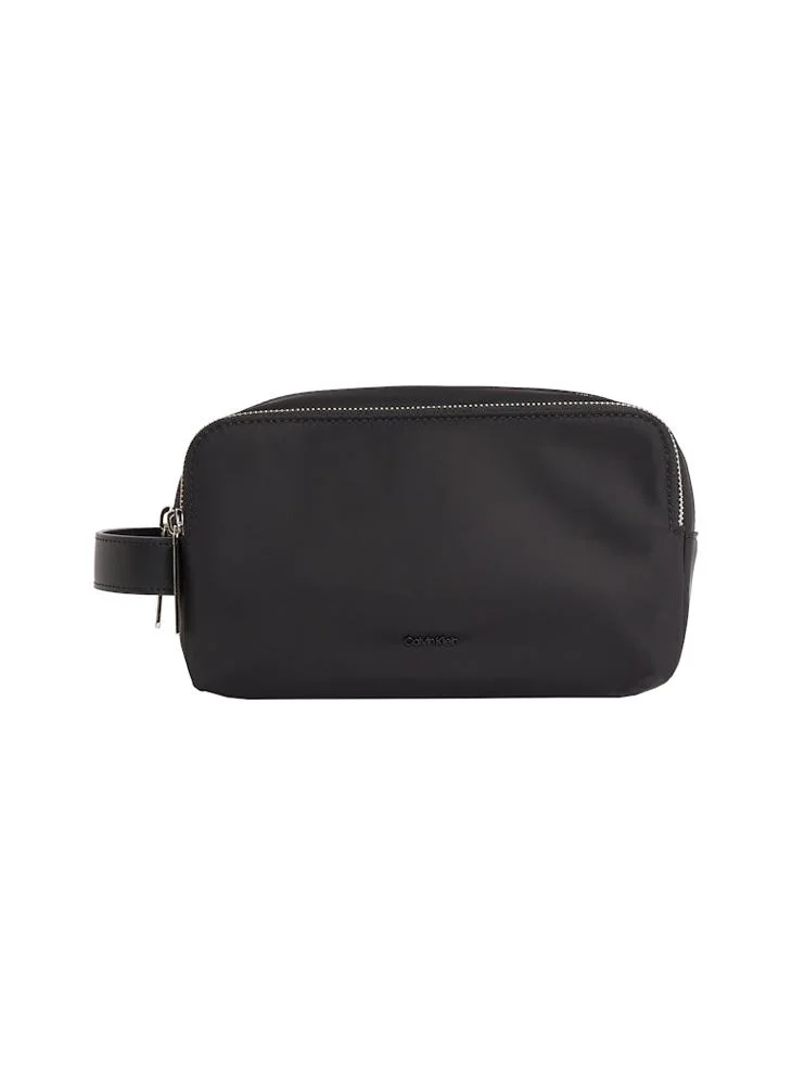 كالفن كلاين BUSINESS TECH WASH BAG